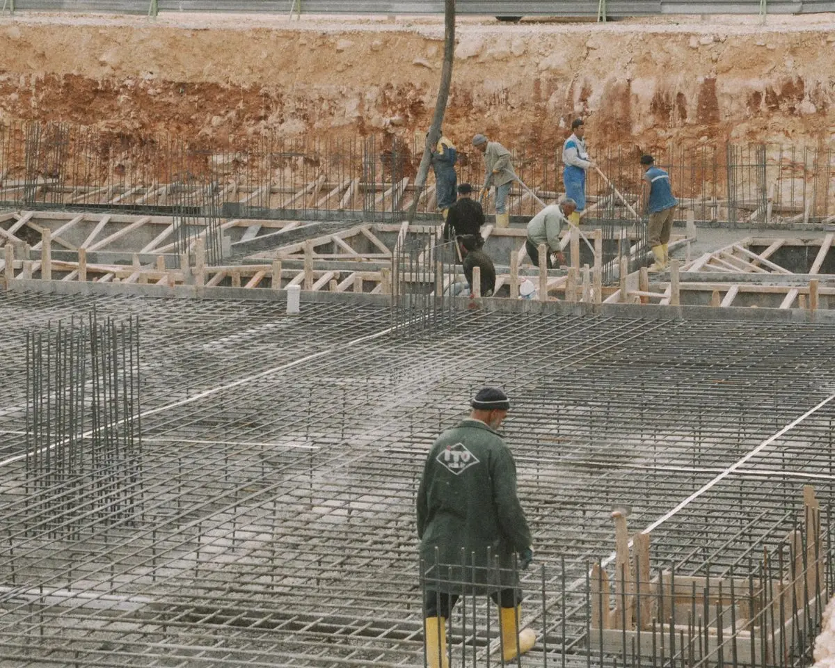 Steel reinforcement mesh and formwork for a concrete foundation