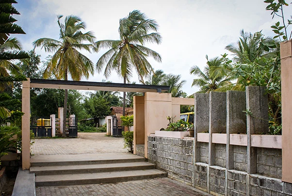 Outdoor amphitheatre at Mandara School by Int-Hab